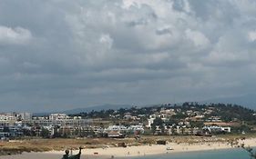 Ema's Beach&Nightlife House